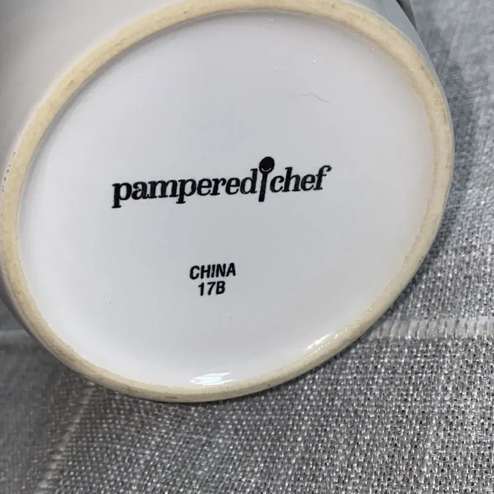 Pampered Chef Ceramic Egg Cooker #1529 White Gray Gripper Embossed PC